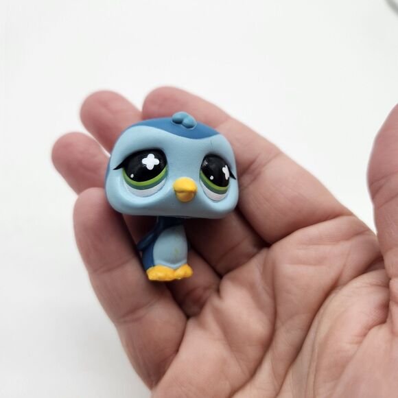 Littlest Pet Shop LPS 821 Blue Penguin with Green Eyes - Picture 1 of 6